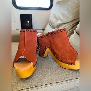 SOLD Dingo Suede Heel. New.